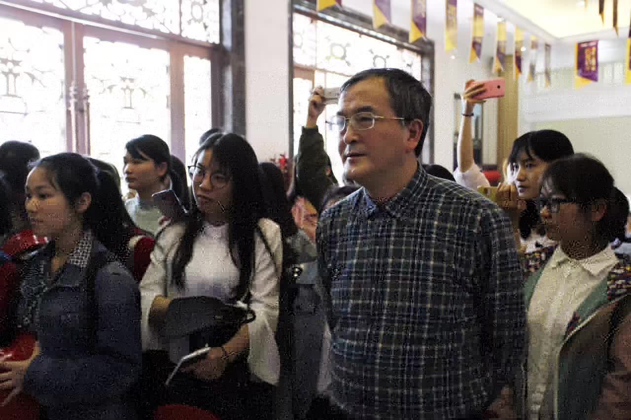 曹興副校長莅臨市場營銷專業見習基地親切指導見習工作 曹興副校長莅臨市場營銷專業見習基地親切指導見習工作